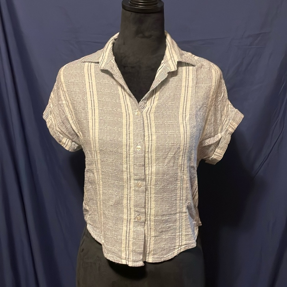 Japna XS cropped short sleeve button up shirt